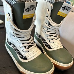 Vans snowboard boots never worn size 6.5 men's /8.5 womens
